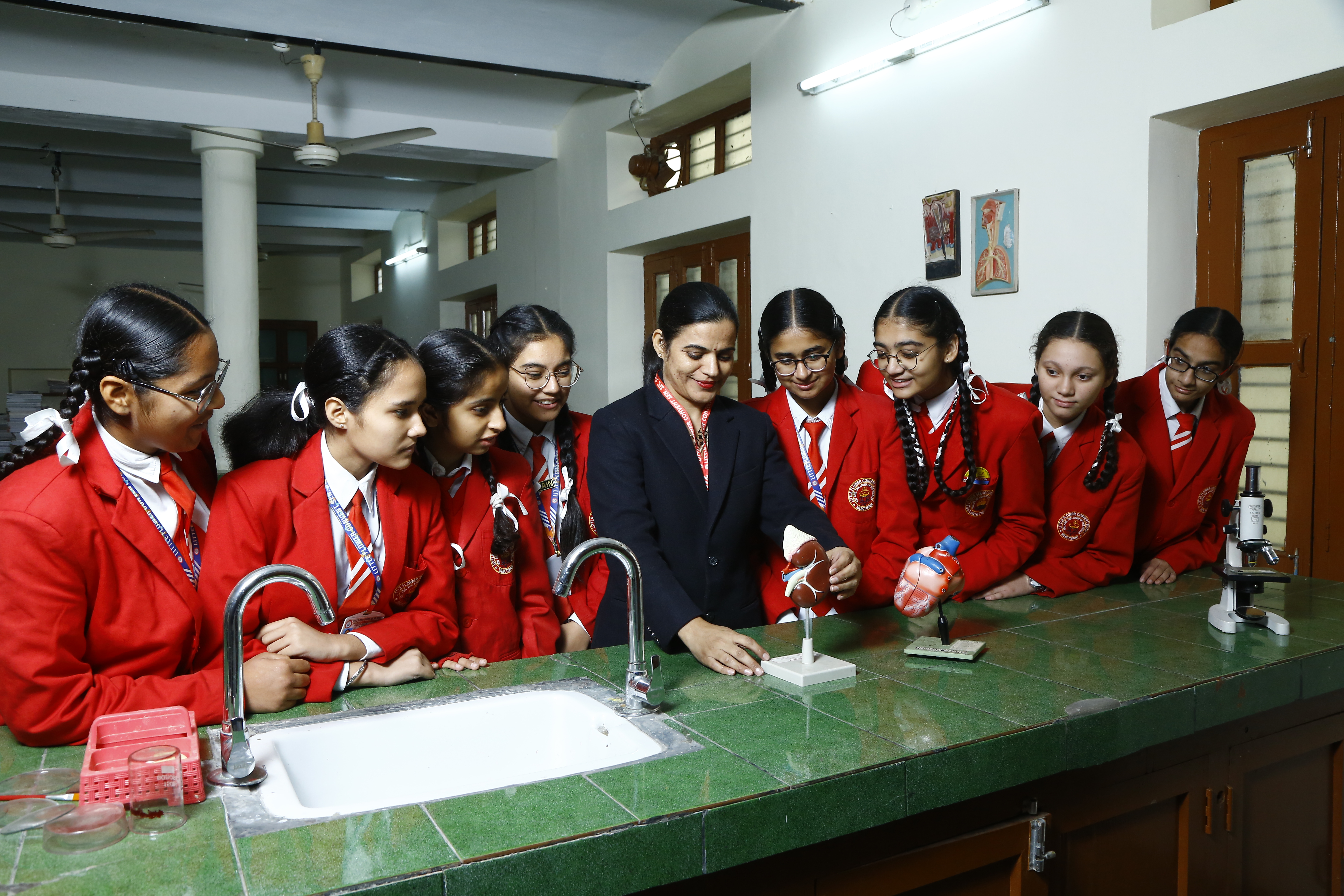 BIOLOGY LAB